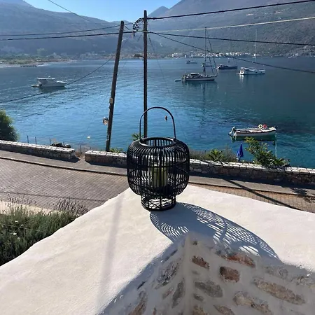 דירה σουίτα σικλοσ στο ν οιτύλου μάνης Karavostásion